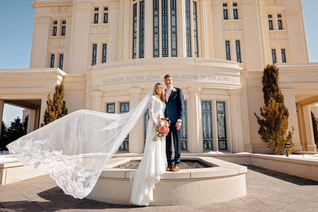 Best Utah wedding photographers - Payson temple