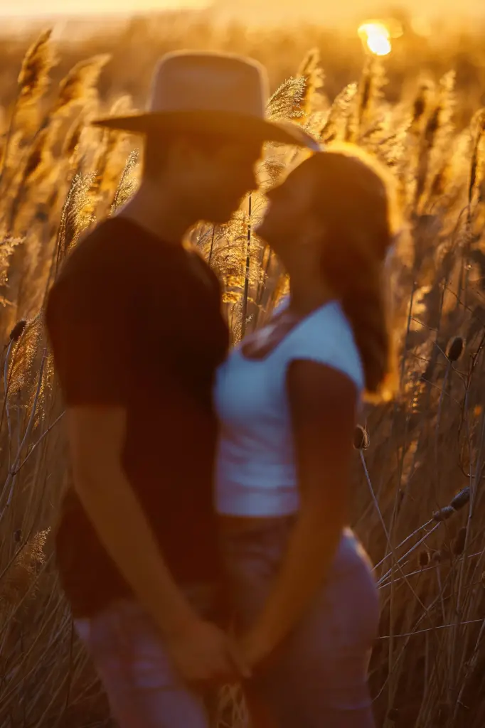 engagment session with a sunset at tunnel sprink park salt lake city