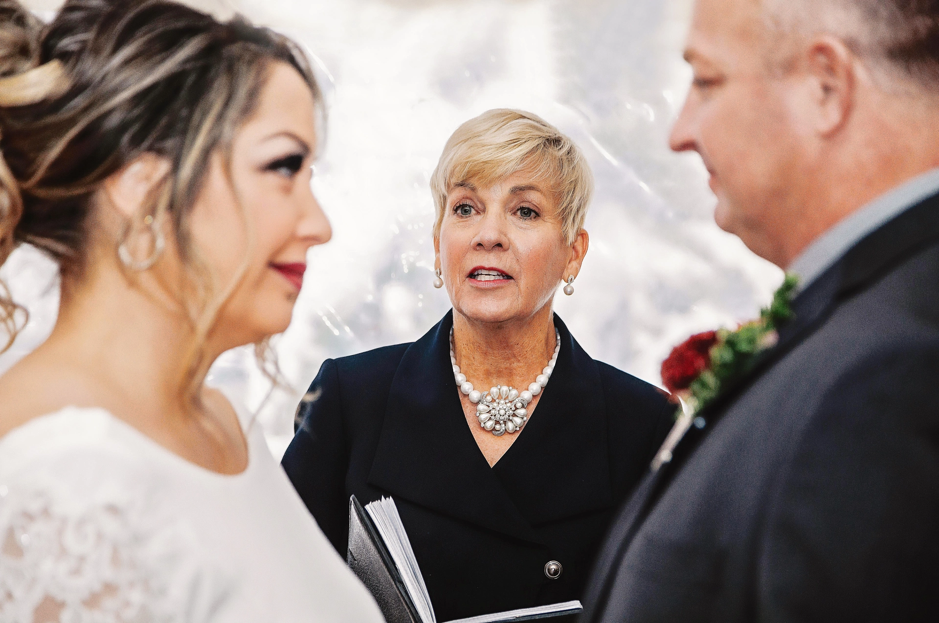 Close wedding shoot at Log Haven